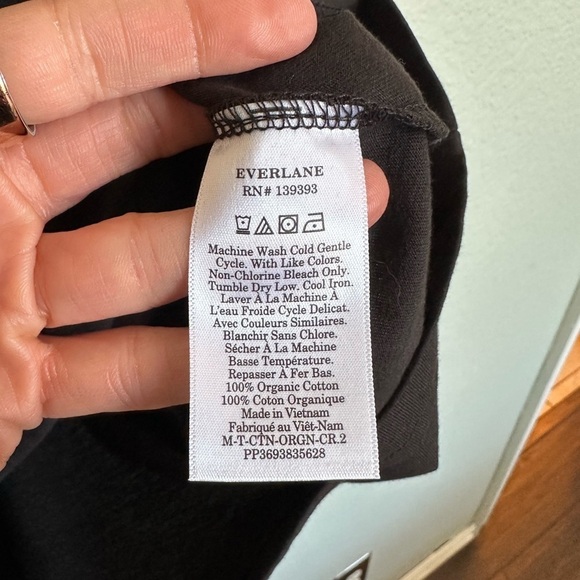 Everlane | The Essential Organic Crew - Picture 12 of 16